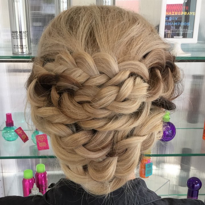 00005-medium-lenght-hairstyles-april-2019