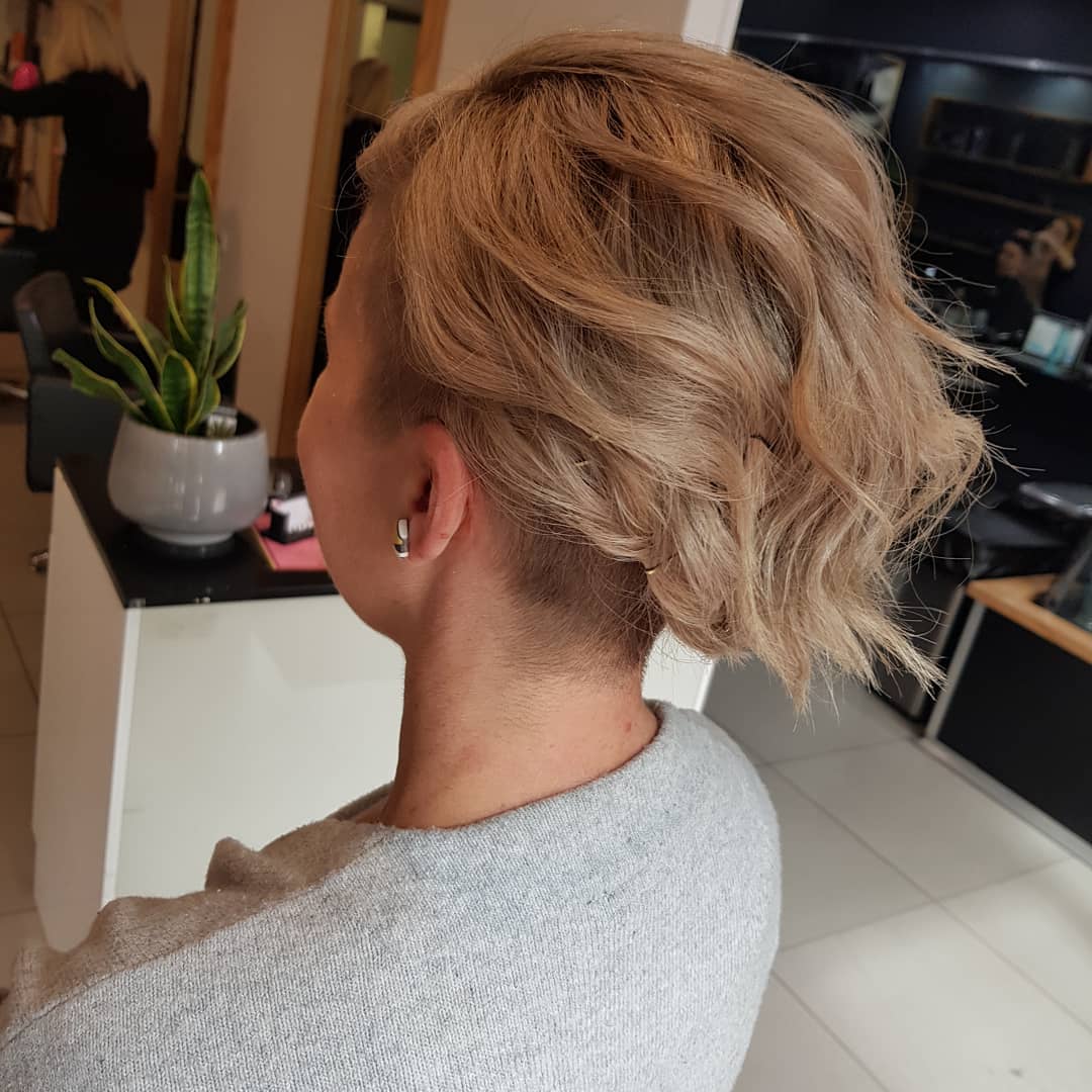 00017-curly-hairstyles-july-2019