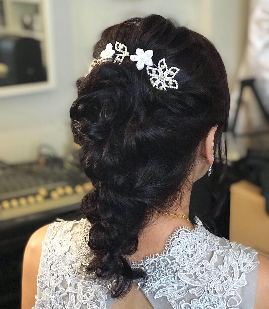 00018-medium-lenght-hairstyles-april-2019