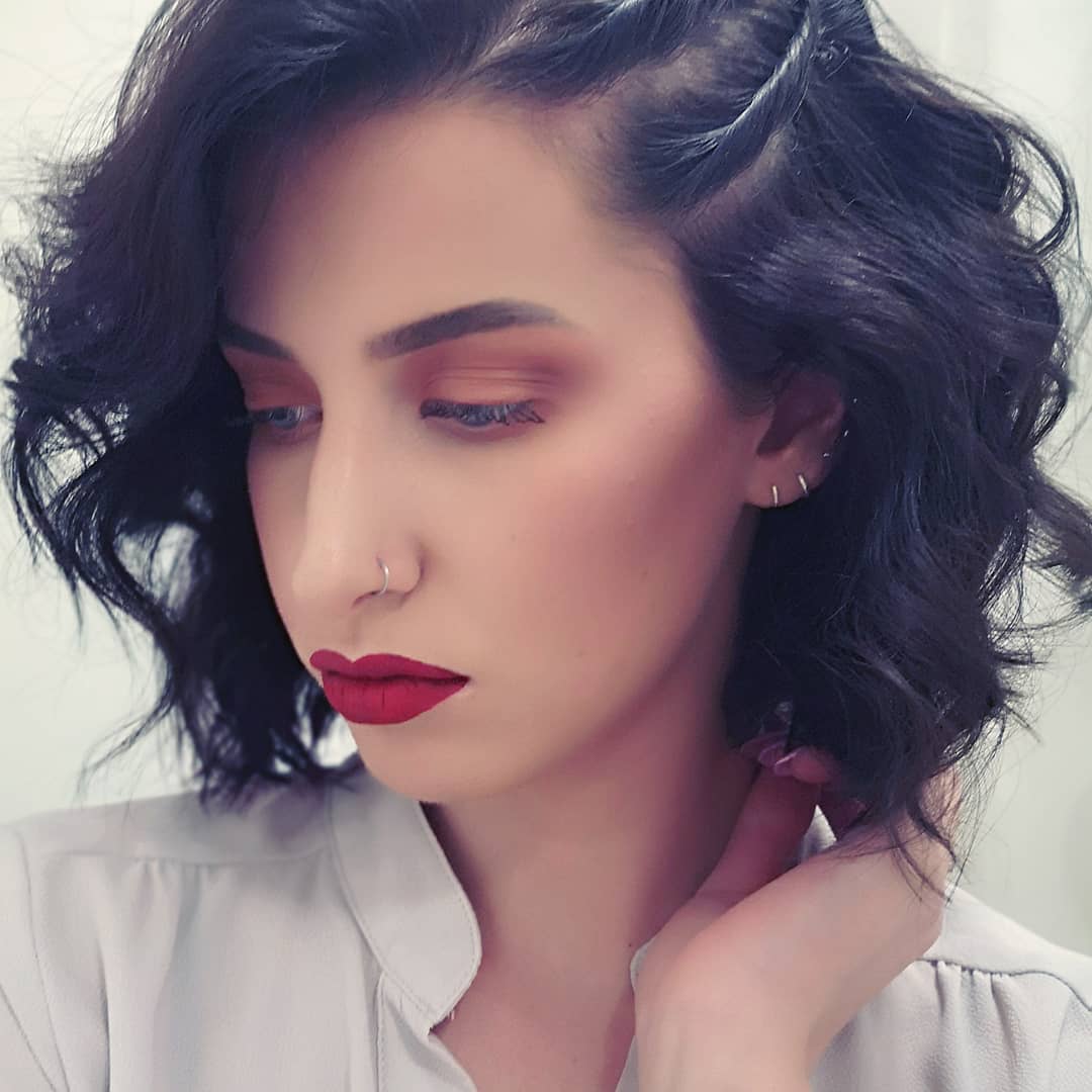 00021-curly-hairstyles-july-2019