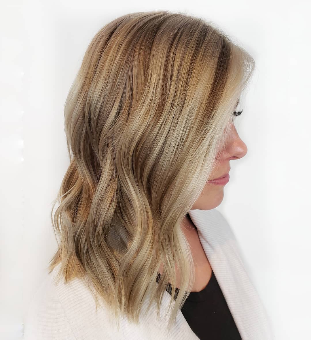 00022-medium-lenght-hairstyles-april-2019