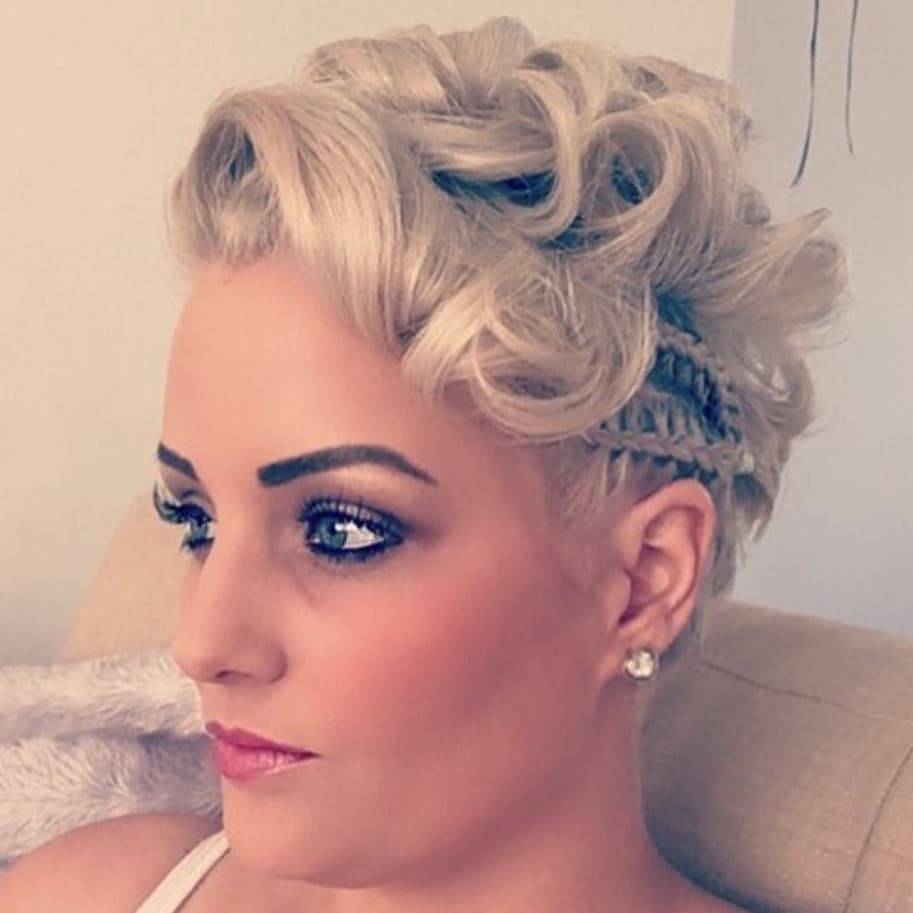 00025-curly-hairstyles-july-2019