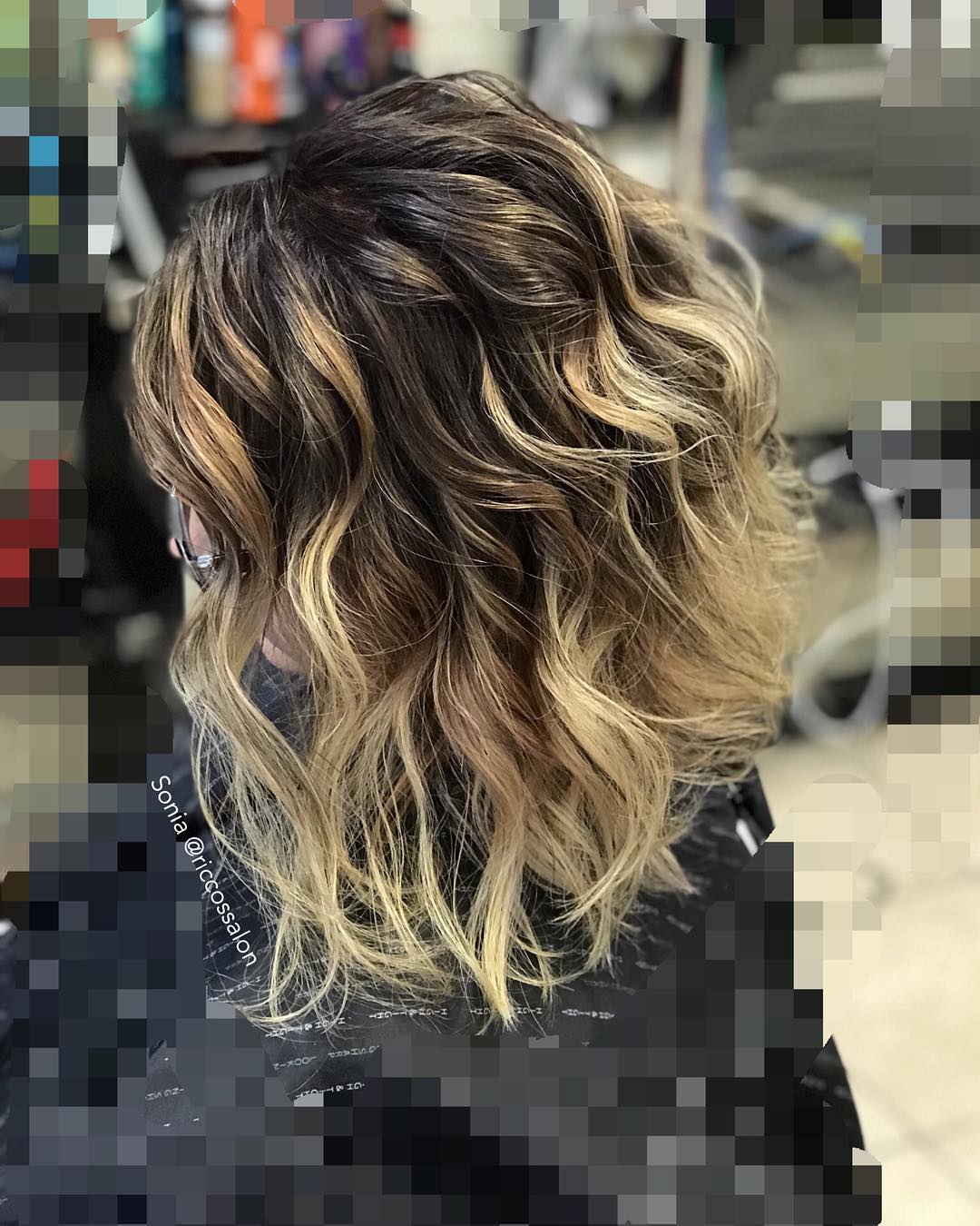 00025-medium-lenght-hairstyles-april-2019