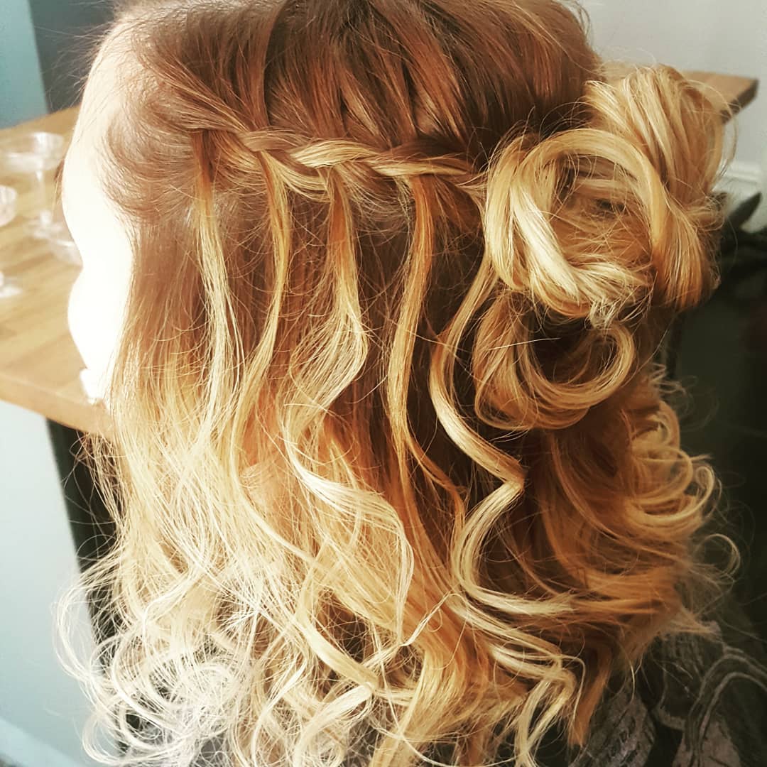 00036-curly-hairstyles-july-2019