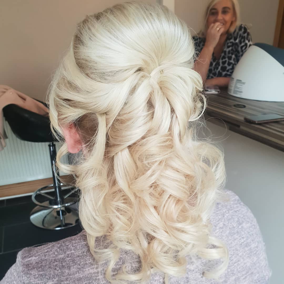 21-short-updo-hairstyles-august-2020