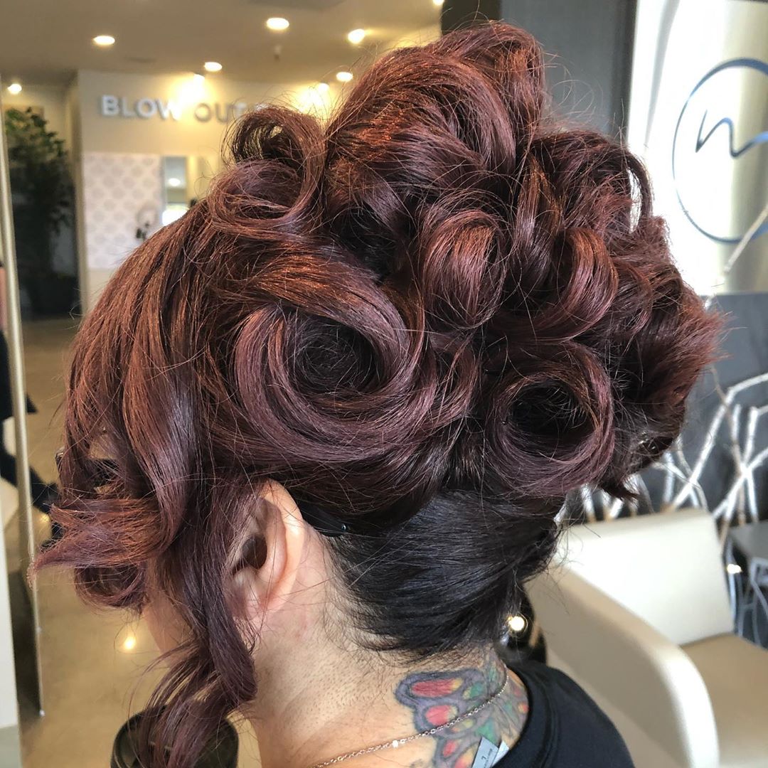 29-short-updo-hairstyles-august-2020