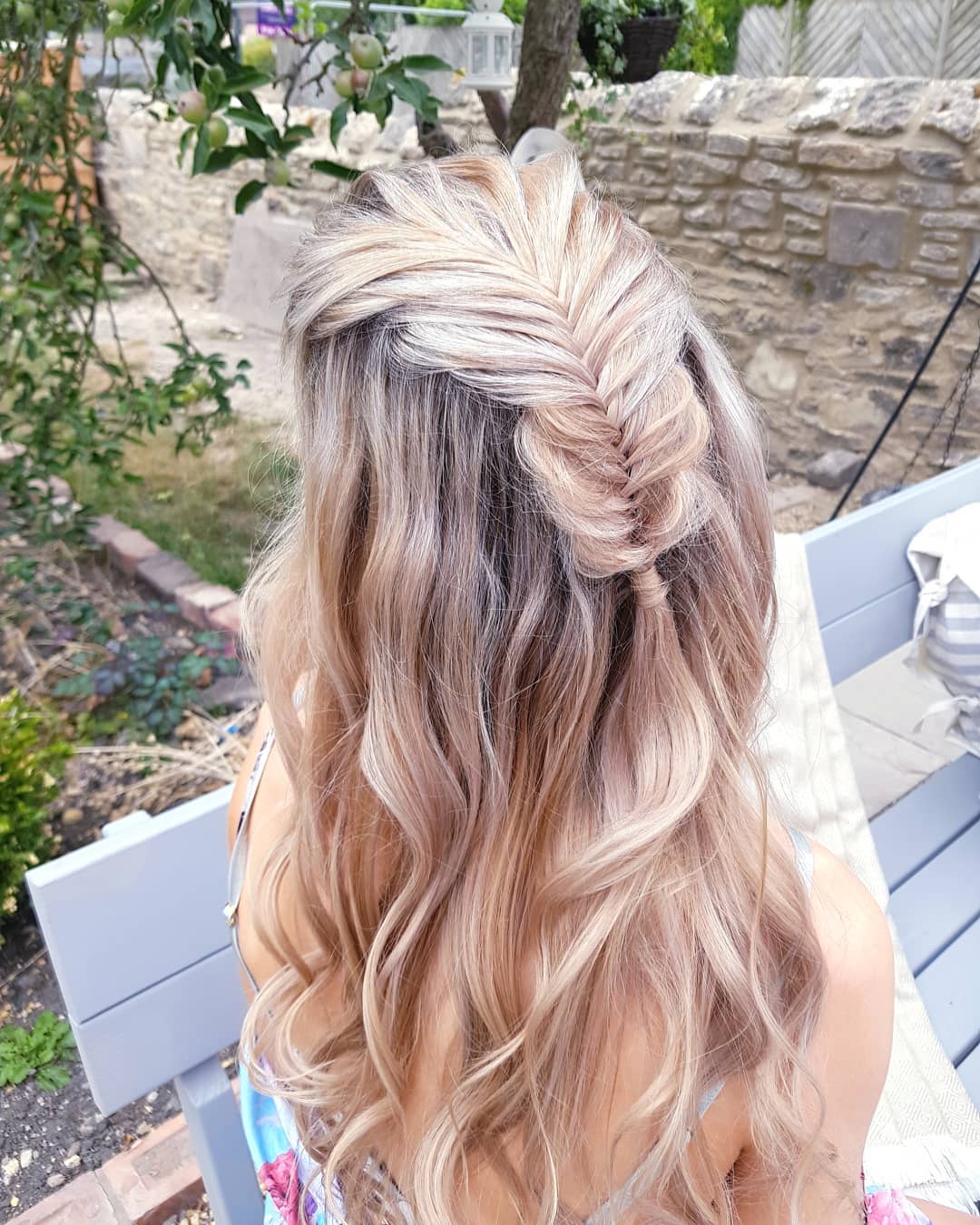 31-big-fishtail-braid A large, loose fishtail braid created in a half-up style.