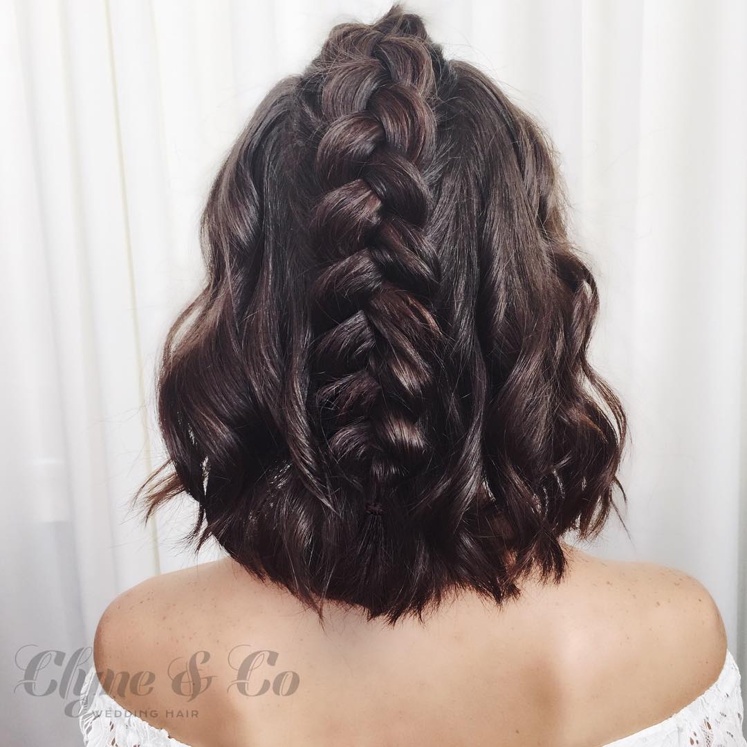 35-middle-braid A single braid running down the middle part of the hair.