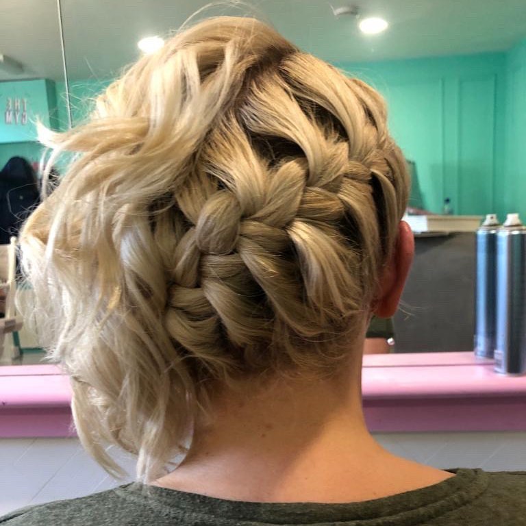 9-short-updo-hairstyles-august-2020