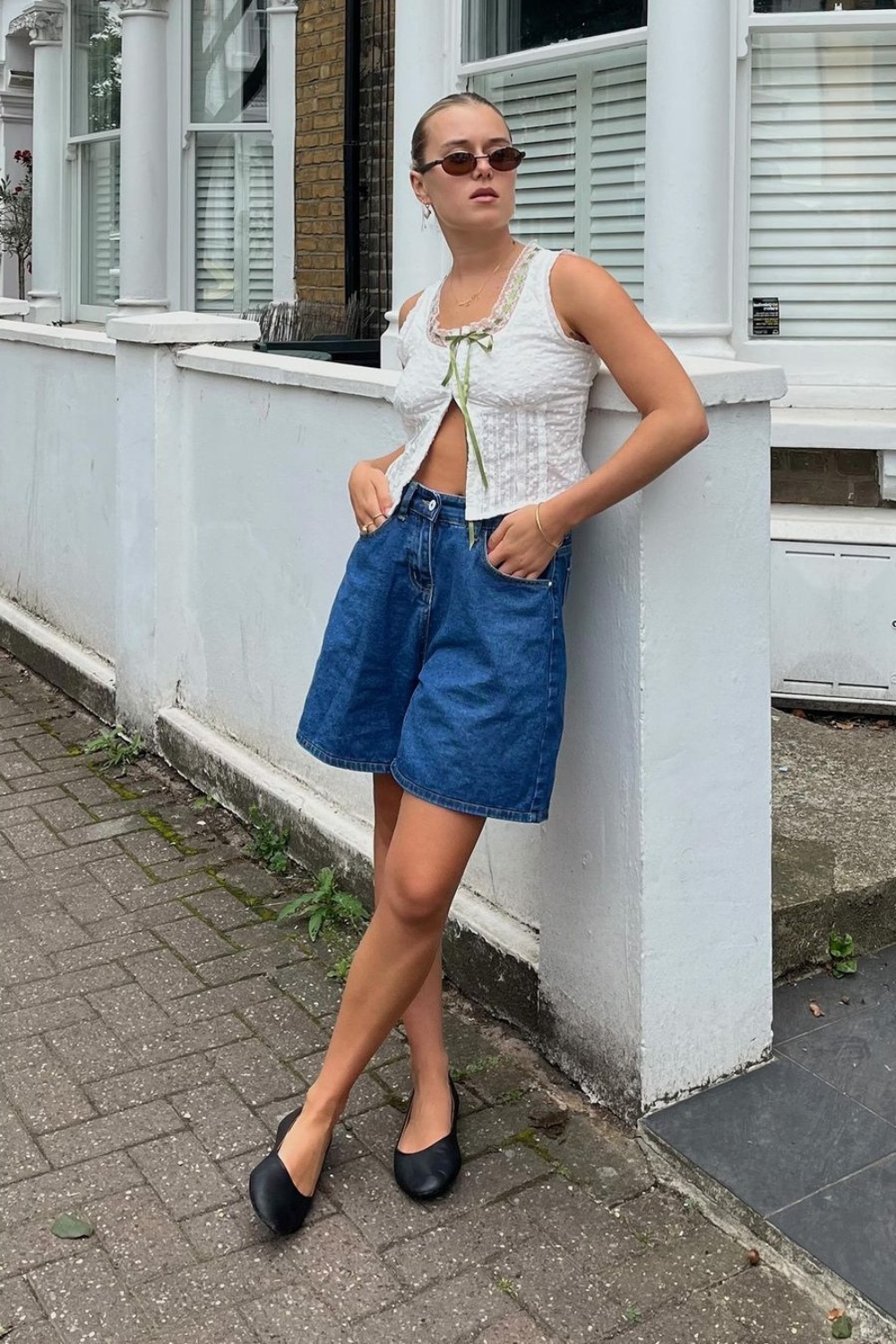 ballet-flats-outfits-2 Crop Top and Denim Shorts