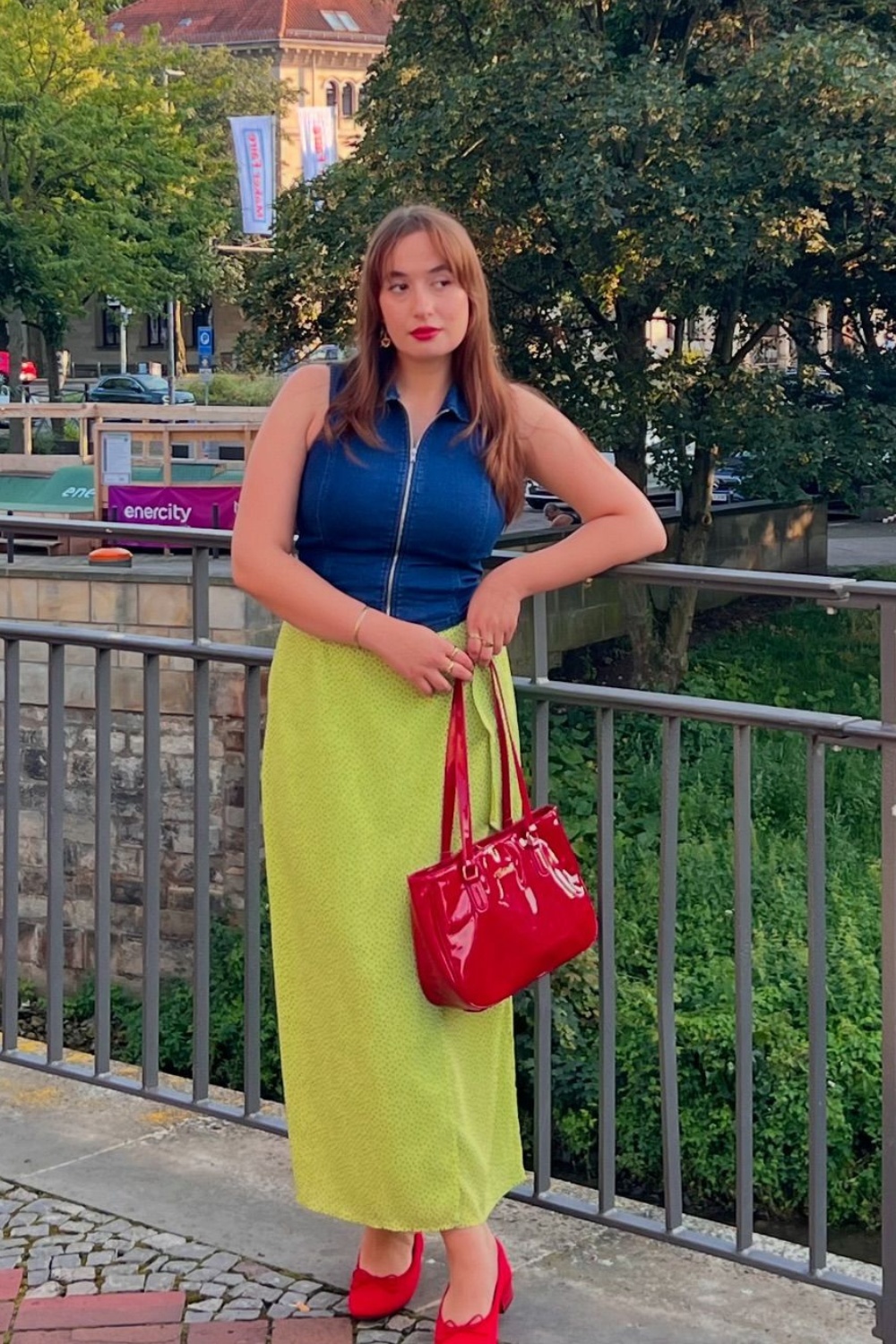 ballet-flats-outfits-20 Dark Top and Lime Skirt