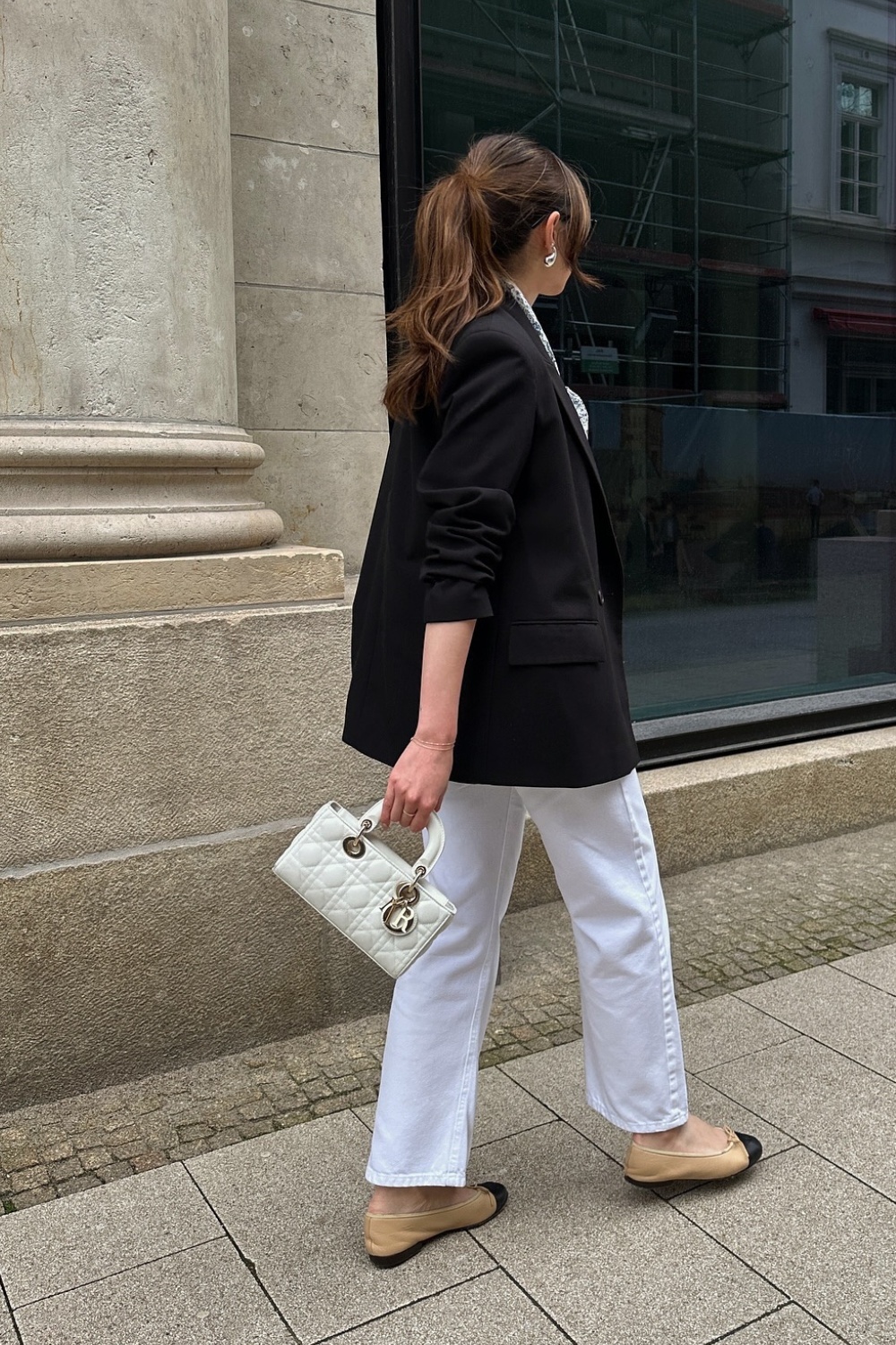 ballet-flats-outfits-21 Black Coat and White Jeans