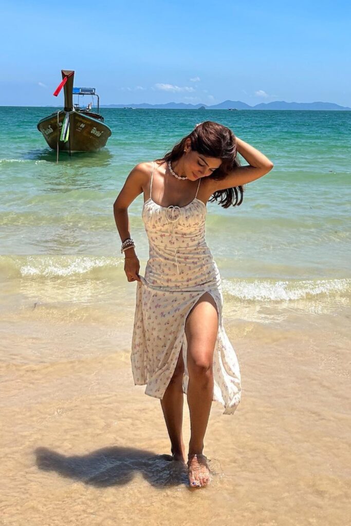 beach-outfits-10-683x1024-1 Floral Midi Dress