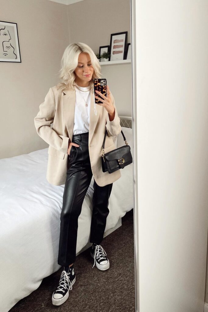beige-blazer-outfits-14-683x1024-1 Beige Blazer with Leather Trousers and Sneakers