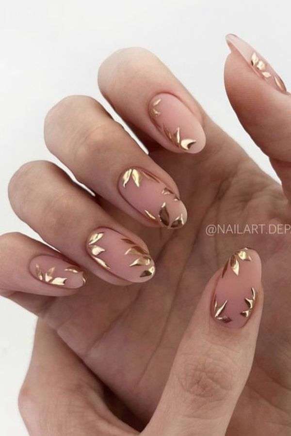 Blushing Beauty Elegant Pink and Gold Nails