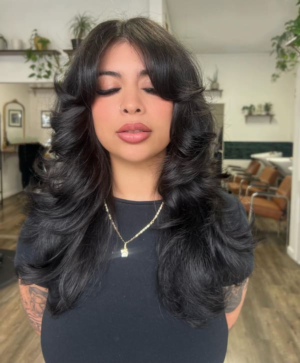 bomb-shell-blowout-haircut-with-layers-and-bangs Bomb Shell Blowout Haircut with Layers and Bangs