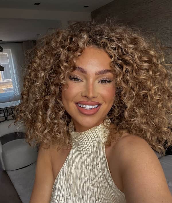 centre-parted-curly-hair Centre-Parted Curly Hair