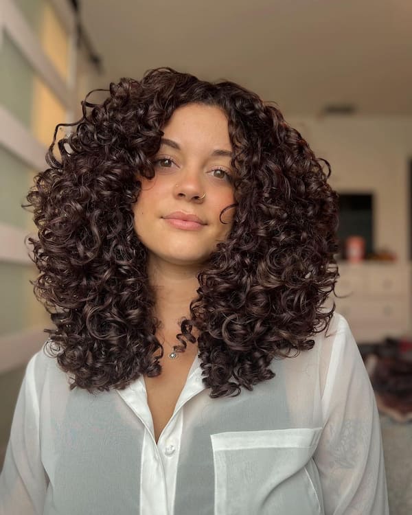 chic-brown-hair-with-curls-and-bangs Chic Brown Hair with Curls and Bangs