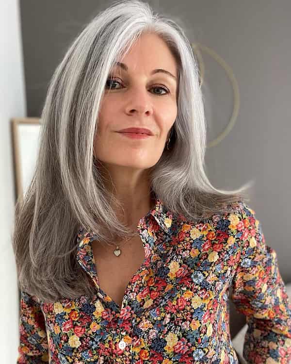 chic-layered-gray-hair-with-highlights Chic Layered Gray Hair with Highlights