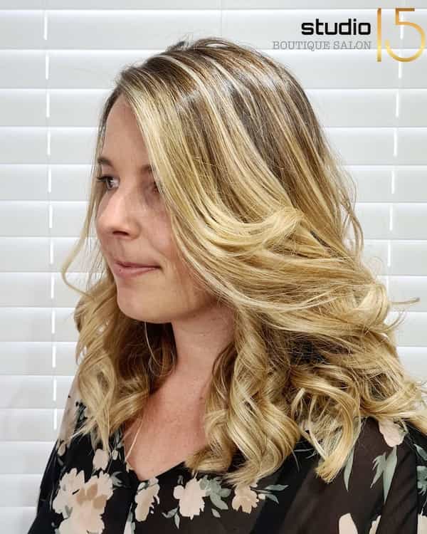 classy-long-hairdo-with-beachy-weaves Classy Long Hairdo with Beachy Weaves