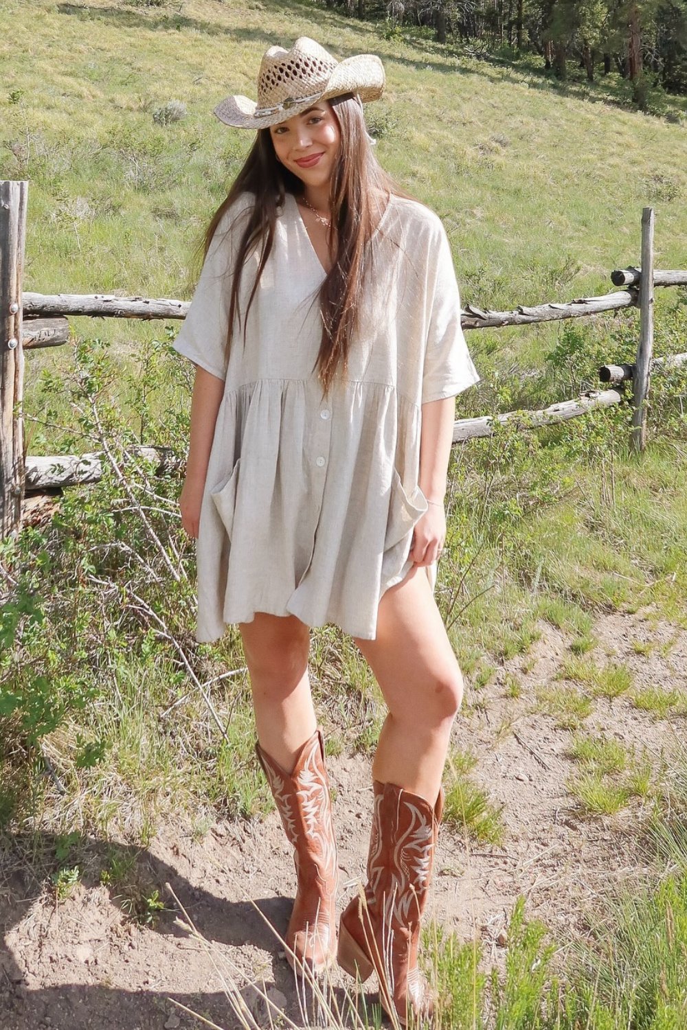 cowgirl-outfits-4 Beige Dress & Straw Cowboy Hat