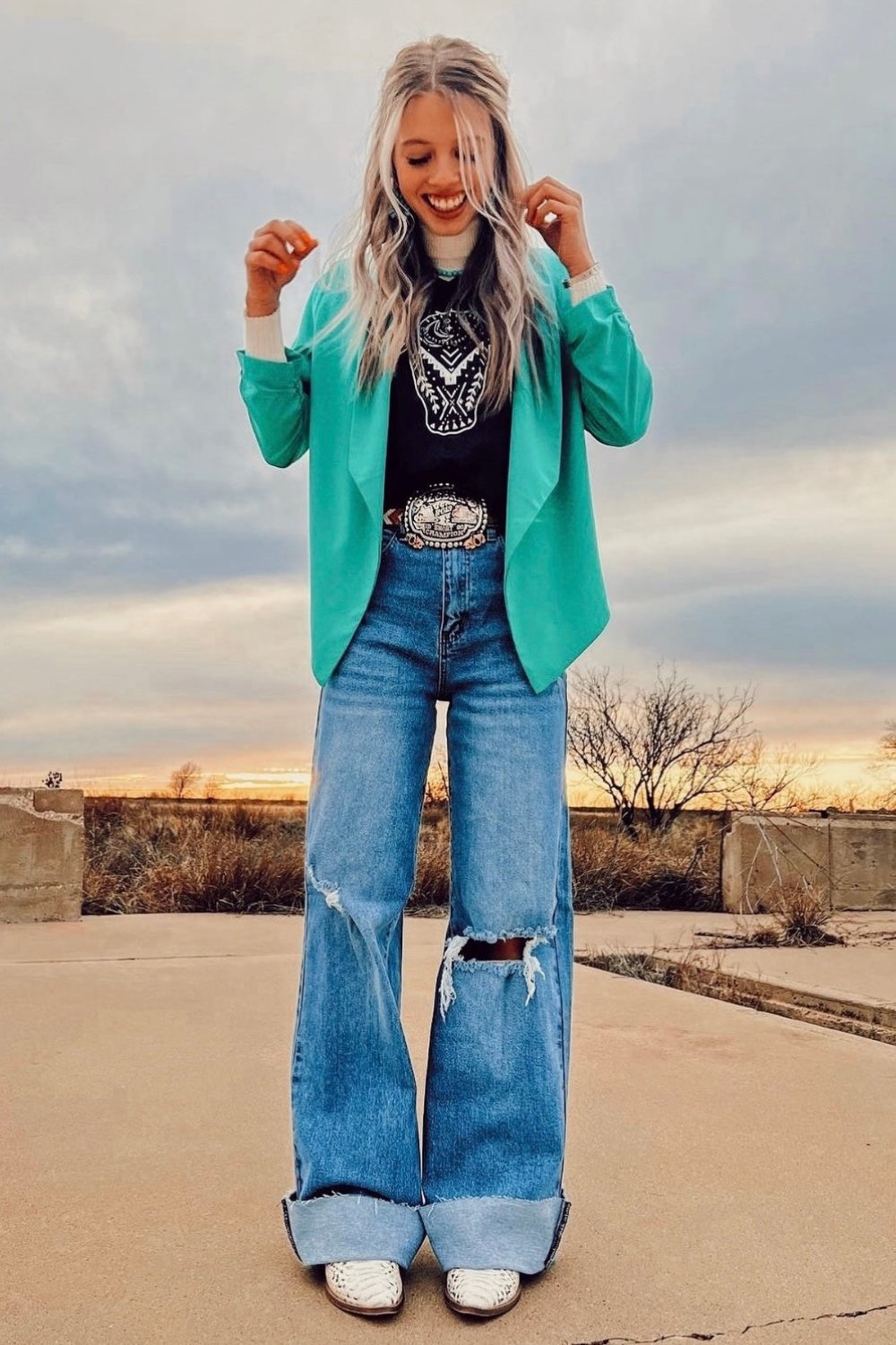 cowgirl-outfits-6 Turquoise Blazer & Silver Belt