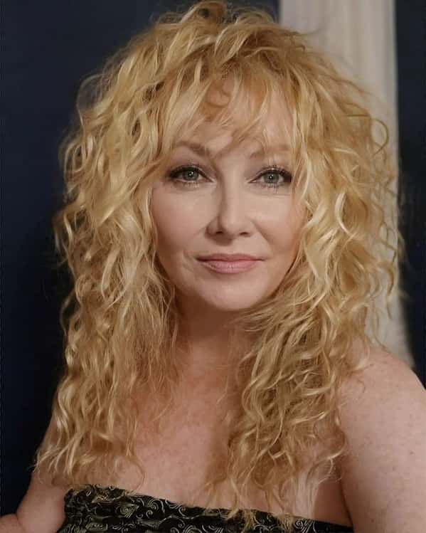 curly-long-hairstyle-with-fringe Curly Long Hairstyle with Fringe