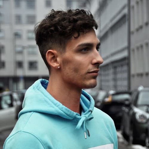 curly-undercut-medium-top CURLY UNDERCUT + MEDIUM TOP