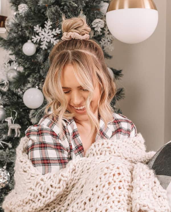 cute-hair-bun-with-curtain-bangs Cute Hair Bun with Curtain Bangs