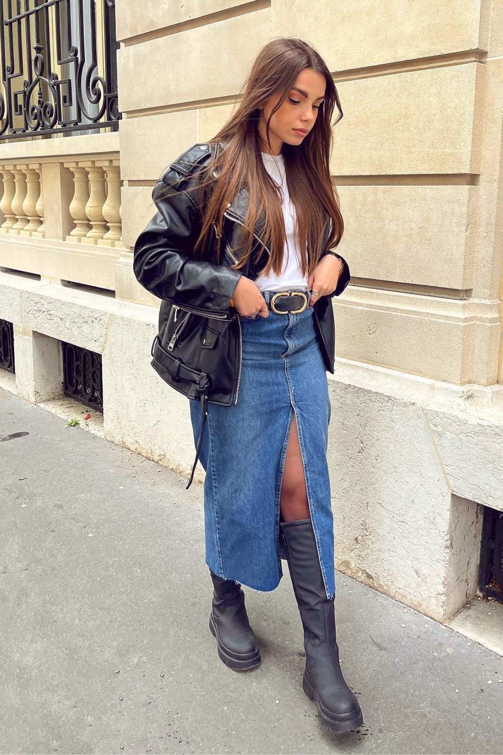 denim-skirt-outfits-16 Edgy Meets Classic