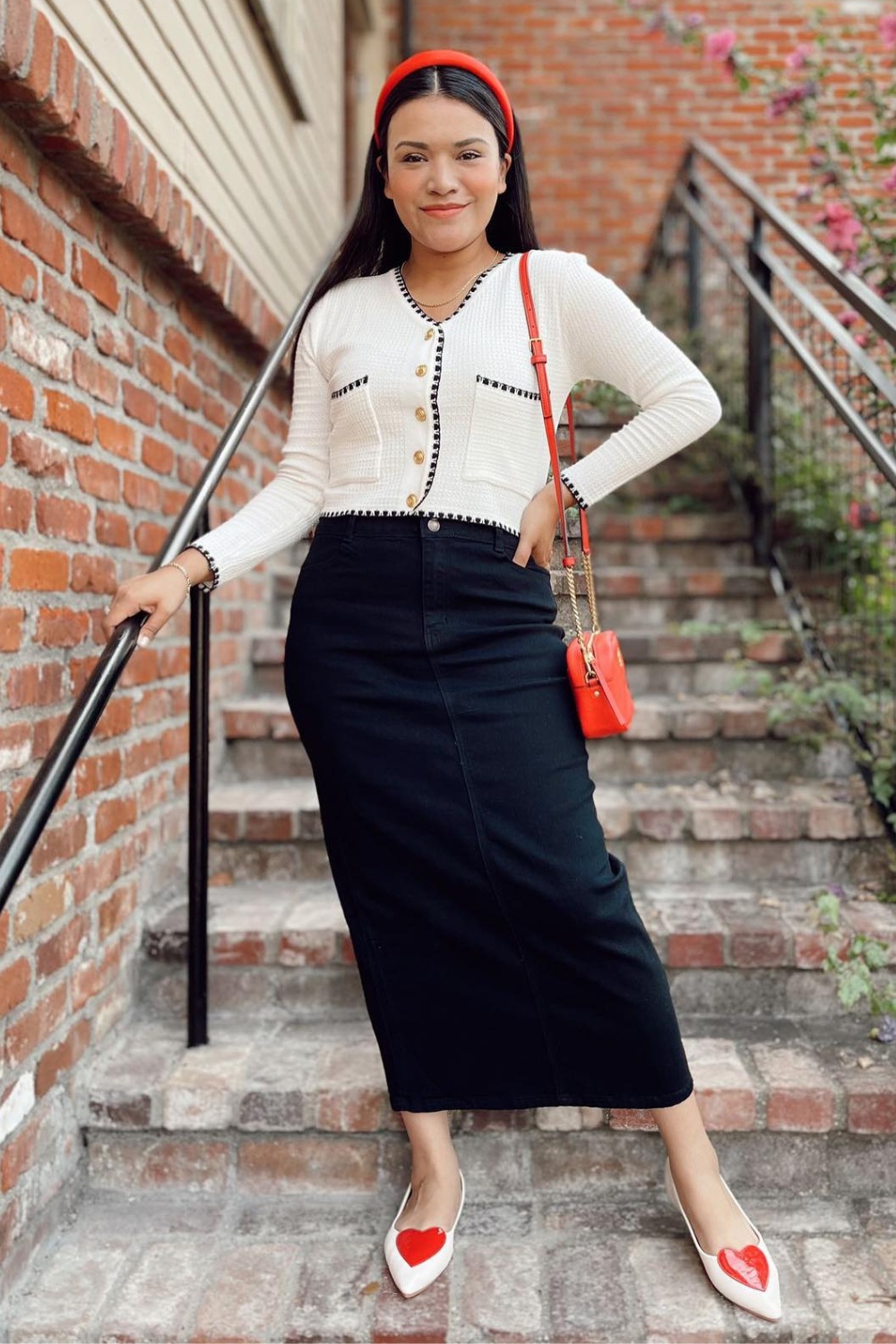 denim-skirt-outfits-26 Classic with a Twist