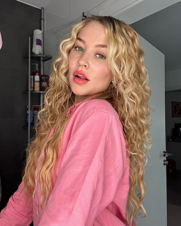 extra-long-blonde-loose-curly-hair Extra Long Blonde Loose Curly Hair