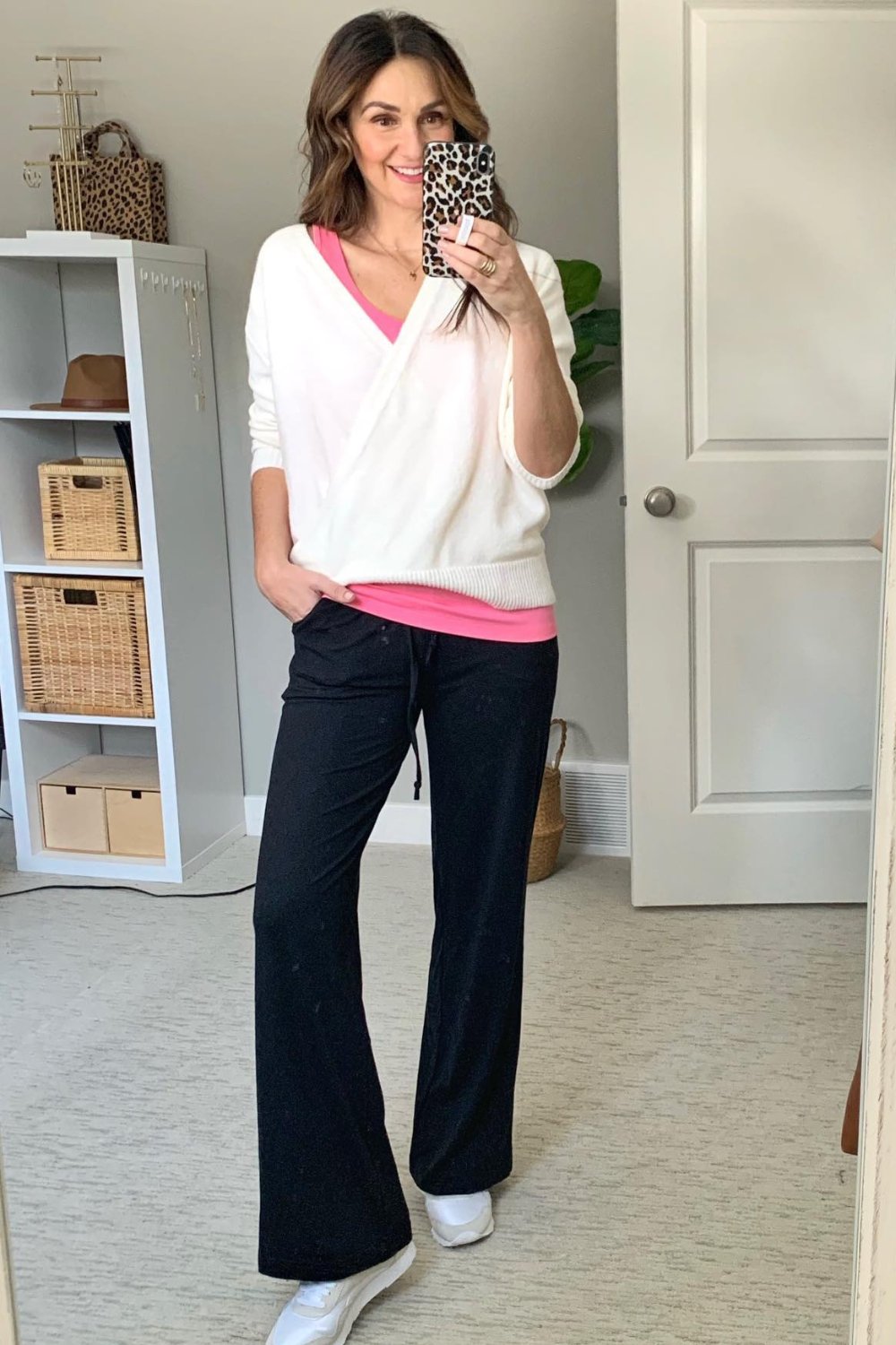 flare-leggings-outfits-16 Preppy Casual: V-Neck Sweater and Tank