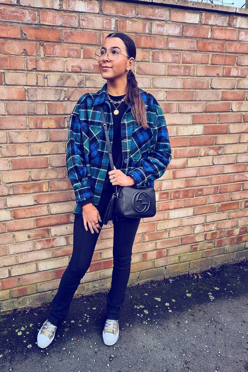 flare-leggings-outfits-18 Grunge-Inspired: Plaid Flannel and Tee