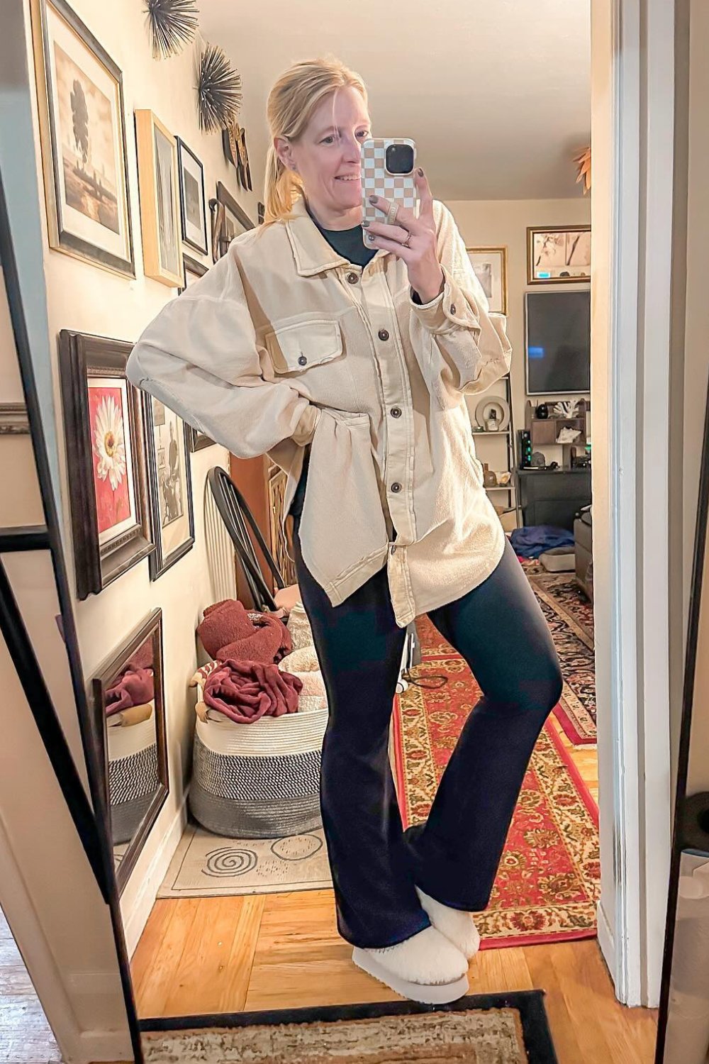 flare-leggings-outfits-5 Cozy Chic: Oversized Shirt Jacket Layering