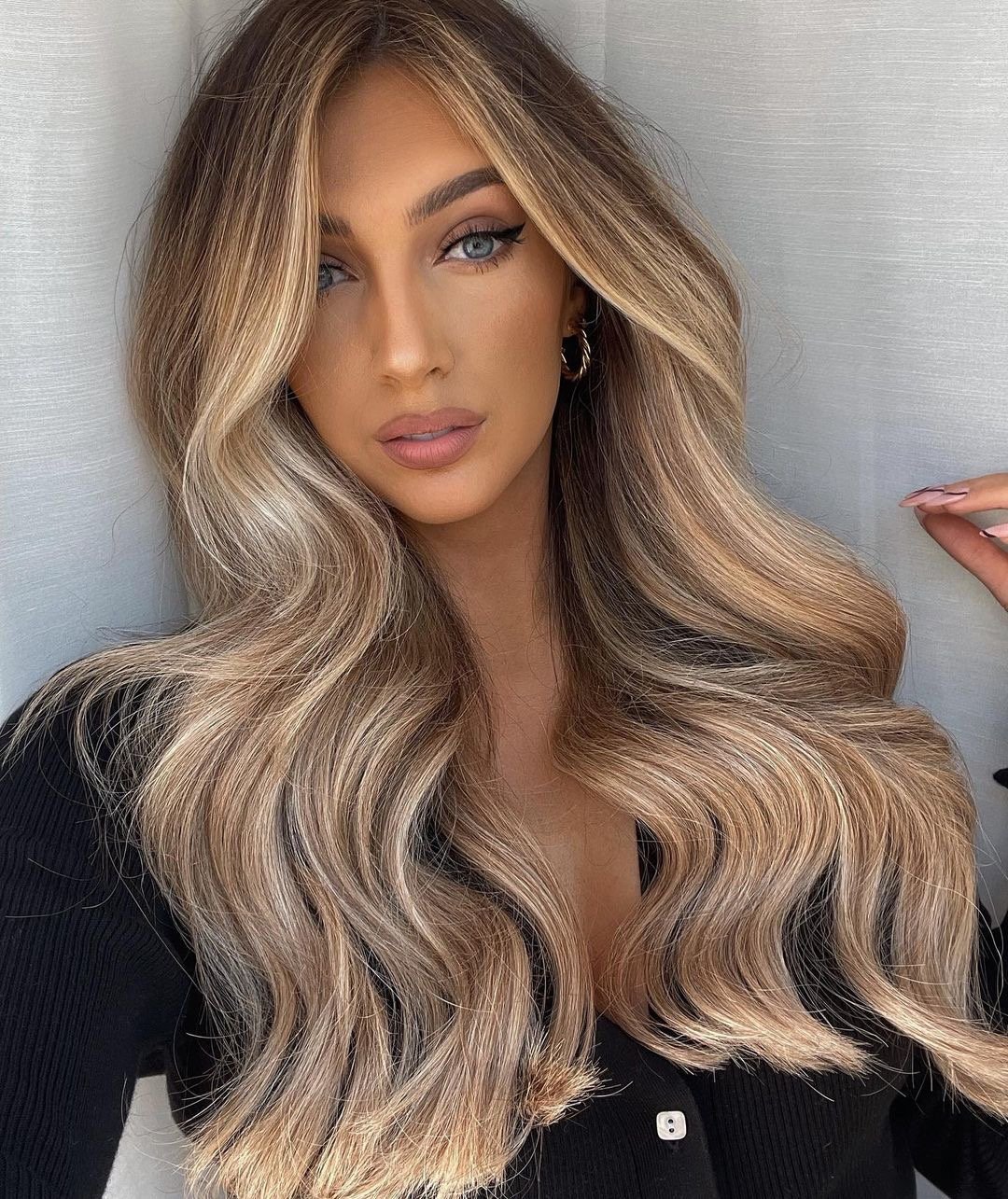 Beautiful honey blonde hair color on long wavy hair.