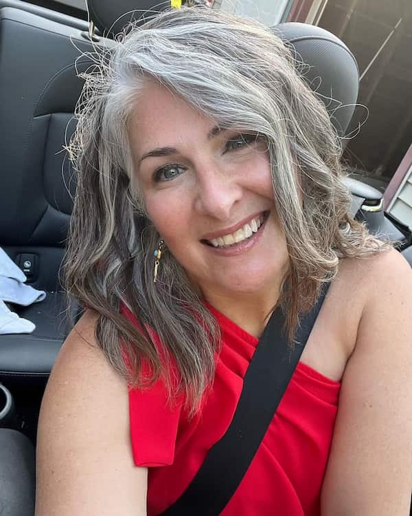 gray-shoulder-length-natural-haircut Gray Shoulder-Length Natural Haircut