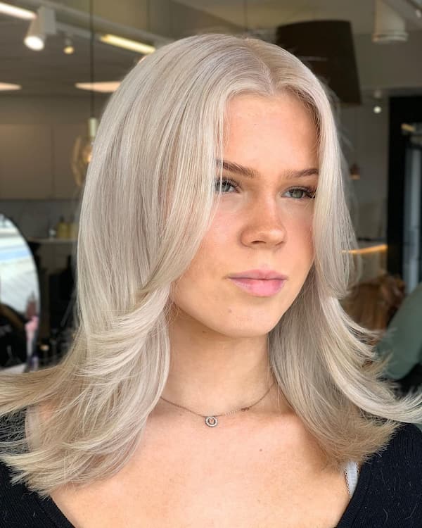 gray-statement-shoulder-length-haircut-with-bangs Gray Statement Shoulder-Length Haircut with Bangs