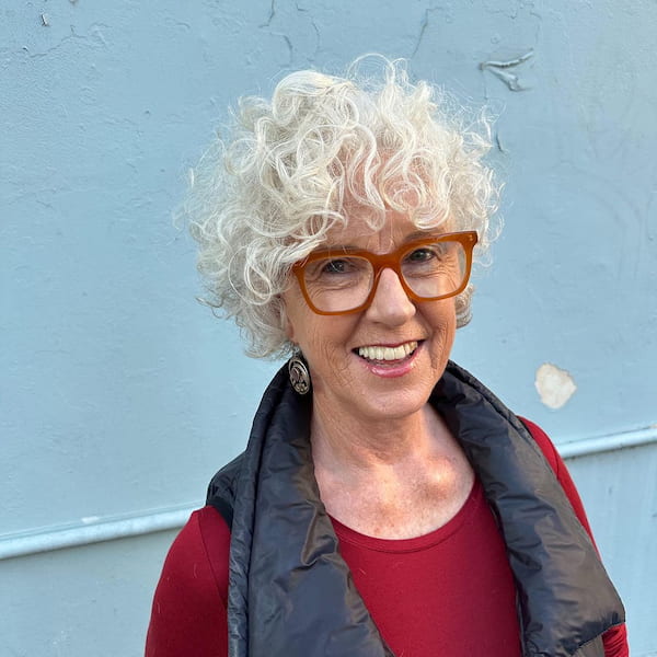 grey-curly-bob-for-women-over-50 Grey Curly Bob for Women over 50