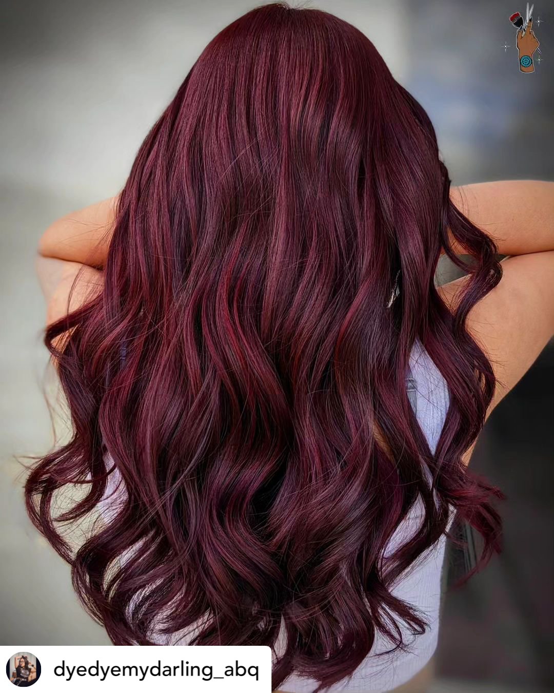 hair-color-ideas-for-brown-hair-3 Beautiful purple red hair color on long wavy hair.
