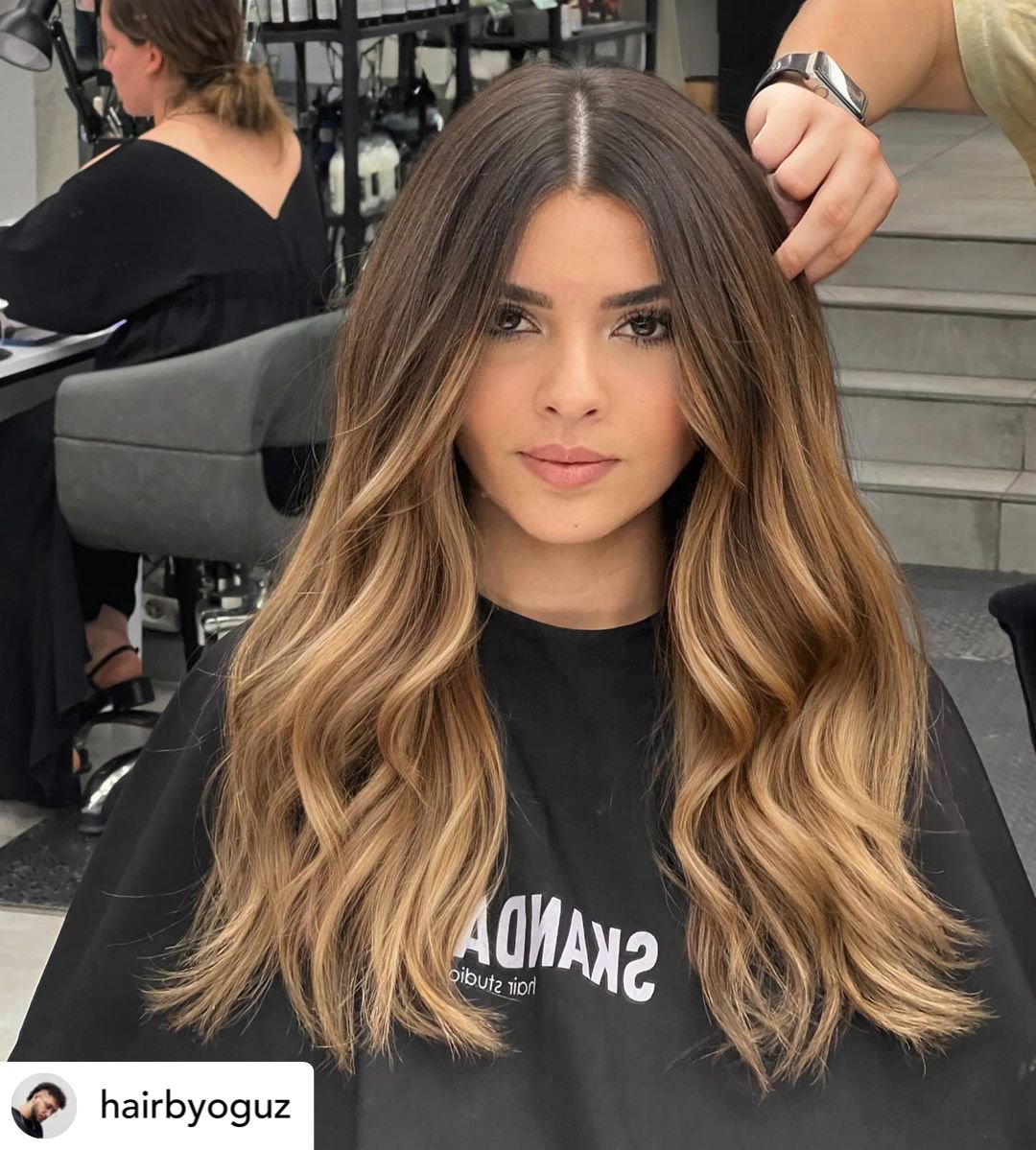 hair-color-ideas-for-brown-hair-5 Beautiful toasted caramel balayage on long wavy brown hair.