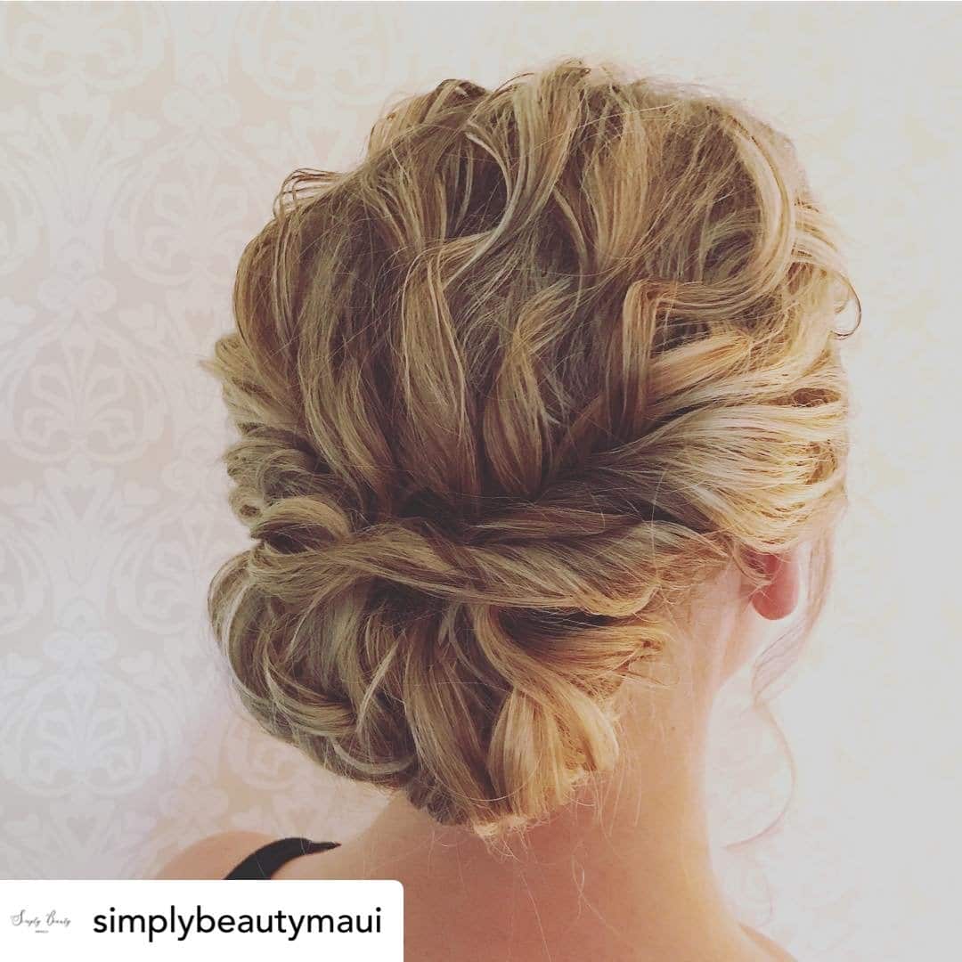 hairstyles-for-work-3 A Gibson tuck is the perfect hairstyle for work!