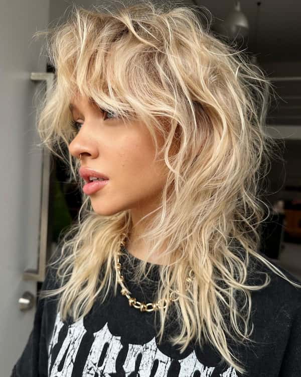 hot-grungy-shaggy-haircut-with-curtain-bangs Hot Grungy Shaggy Haircut with Curtain Bangs