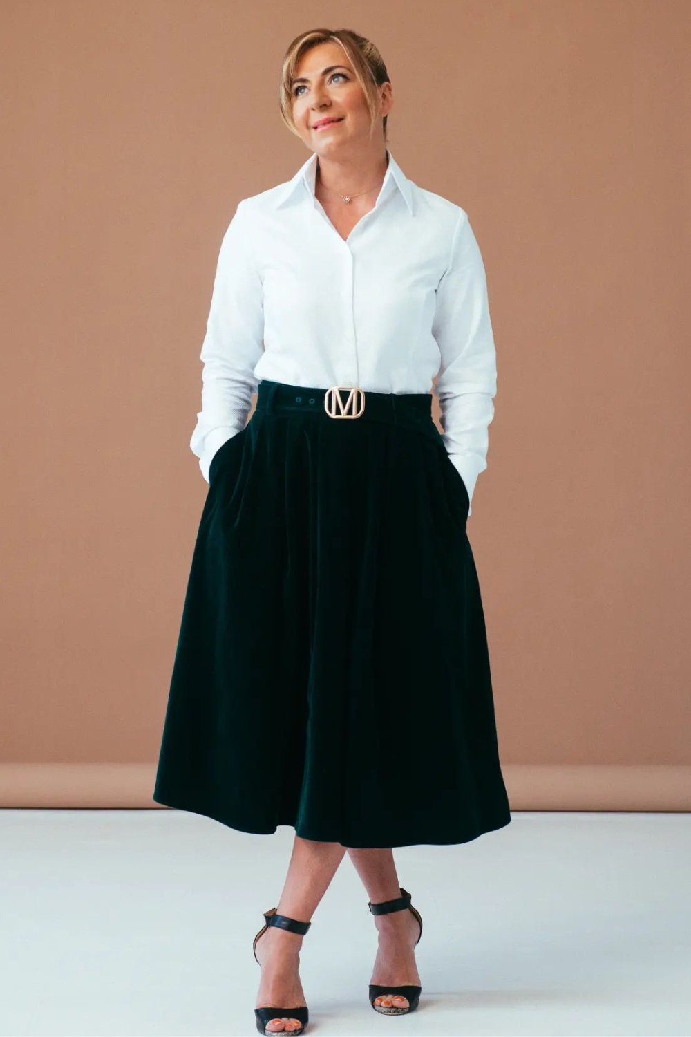 how-to-wear-a-white-button-down-shirt-10 Velvet Midi Skirt with Ankle-Strap Sandals