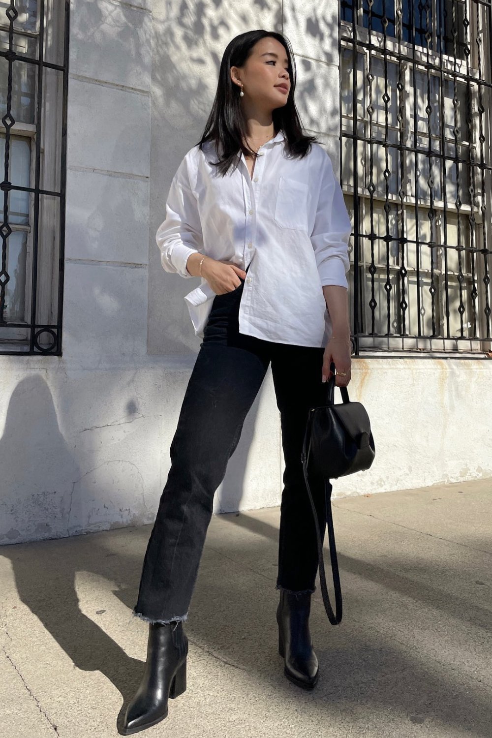 how-to-wear-a-white-button-down-shirt-25 Black Straight-Leg Jeans and Ankle Boots