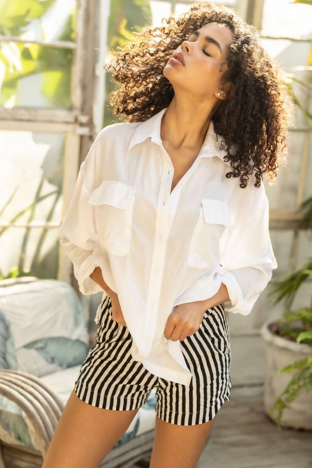 how-to-wear-a-white-button-down-shirt-6 Playful Stripes