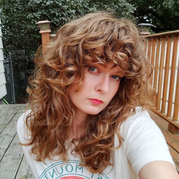 layered-wavy-haircut-with-fringe Layered Wavy Haircut with Fringe