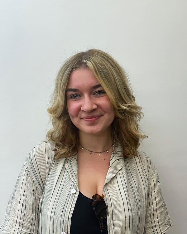 long-layered-haircut-with-curtain-bangs-2 Long Layered Haircut with Curtain Bangs