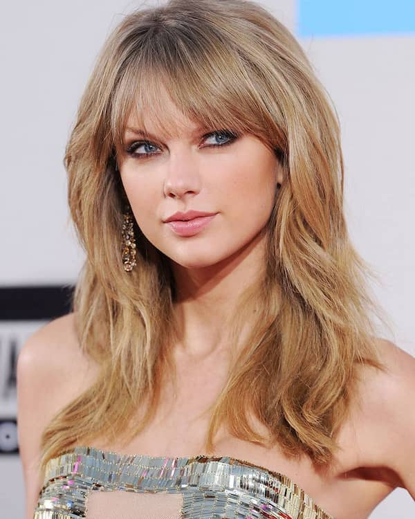 loose-wavy-haircut-with-fringe Loose Wavy Haircut with Fringe