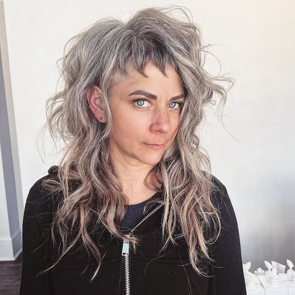 messy-wavy-hair-with-shaved-sides Messy Wavy Hair with Shaved Sides